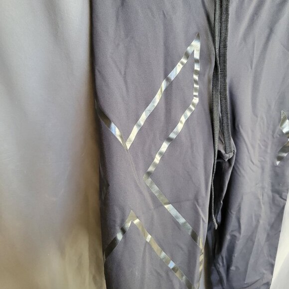 2XU Women's Compression Active Bottoms Size M - Picture 2 of 8